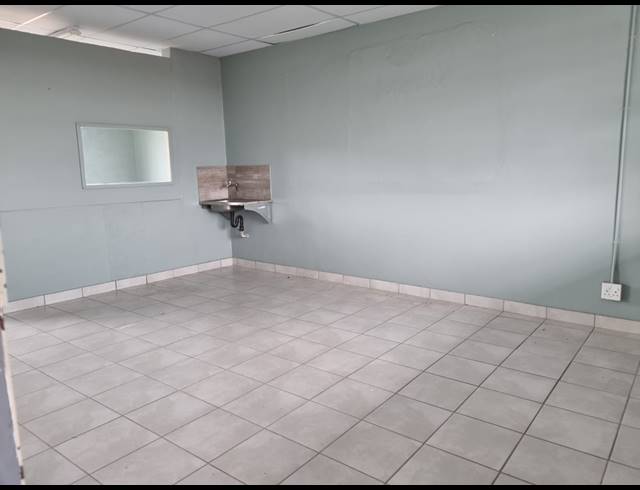 55M² OFFICE TO LET IN WHITE RIVER CENTRAL